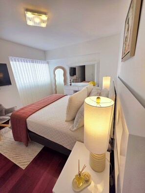 Apartemen Mewah, 2 kamar tidur, tepi laut | Setrika/meja setrika dan Wi-Fi gratis