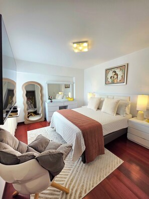 Luxury Apartment, 2 Bedrooms, Oceanfront | Iron/ironing board, free WiFi - Miraflores Luxury Skytop Oceanview Apart (Lima)