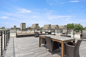 Outdoor dining - Sleeps 3 | Cleveland Clinic + University Circle (Cleveland)