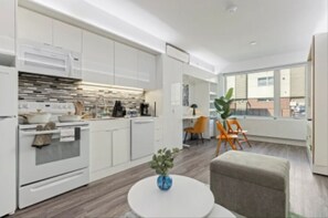 Private kitchen - Sleeps 3 | Cleveland Clinic + University Circle (Cleveland)