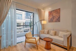 Basic-Studio, Balkon, Stadtblick | Wohnbereich