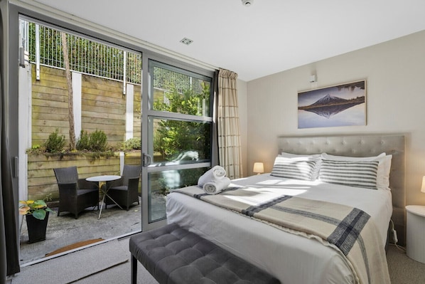 1 habitación, tabla de planchar con plancha, wifi y ropa de cama