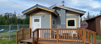 River Cabin, private fenced dog area,