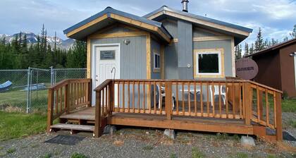 River Cabin, private fenced dog area,