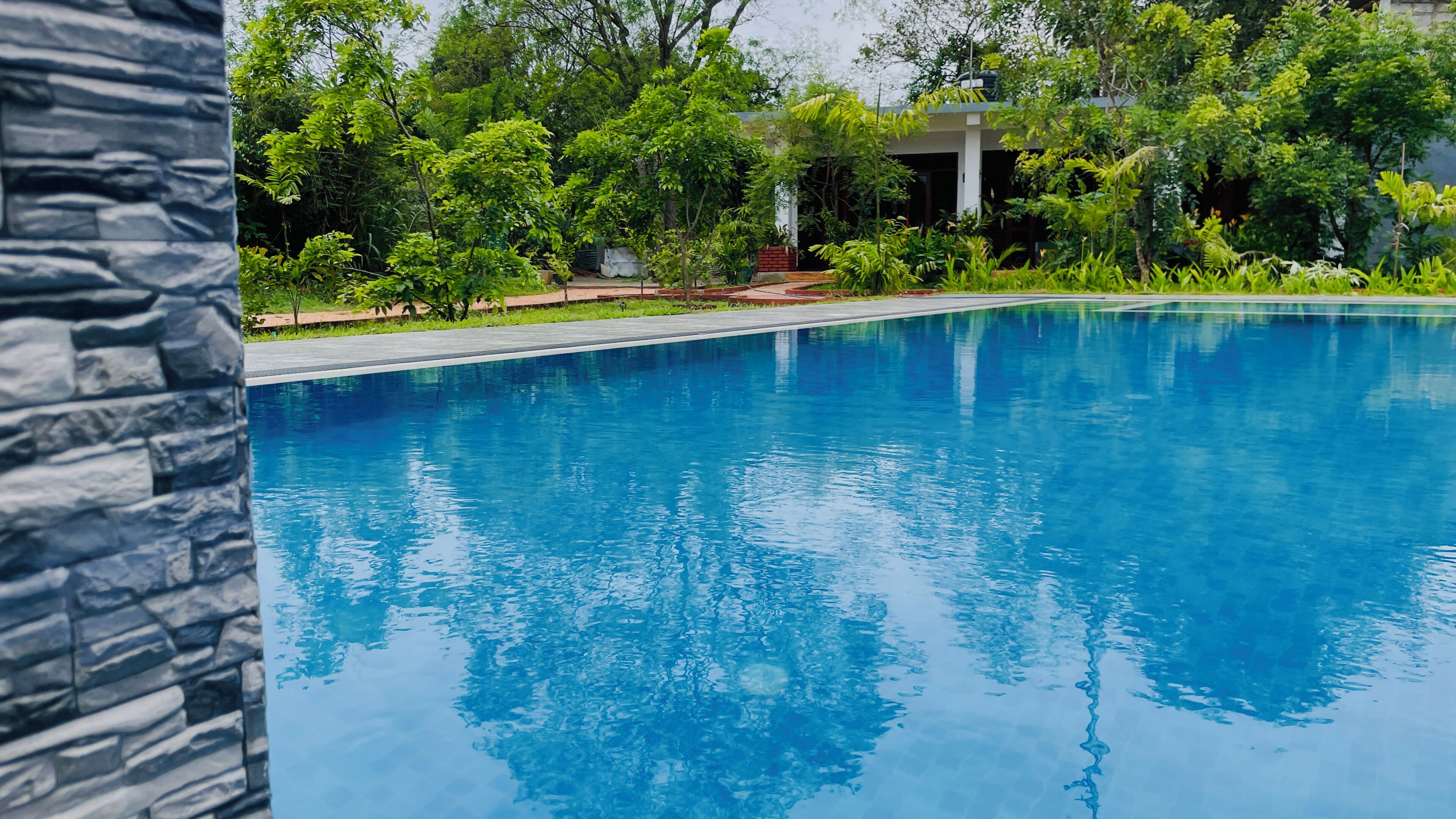 4 outdoor pools