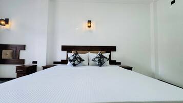 Deluxe Triple Room, Pool View