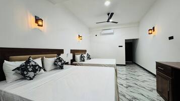 Family Quadruple Room, Pool View