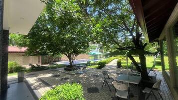 屋外ダイニングエリア