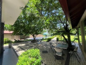 Outdoor dining - Blue Villa Wadduwa (Wadduwa)