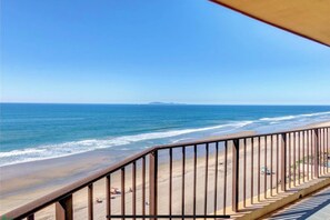 Beach - Oceanfront Furnished Retreat. Amazing 2bd/2ba condo in Playas de Rosarito near (Playas de Rosarito)