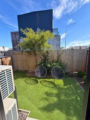 Property grounds - Central 2 Bedroom Townhouse with Private Yard (Christchurch)