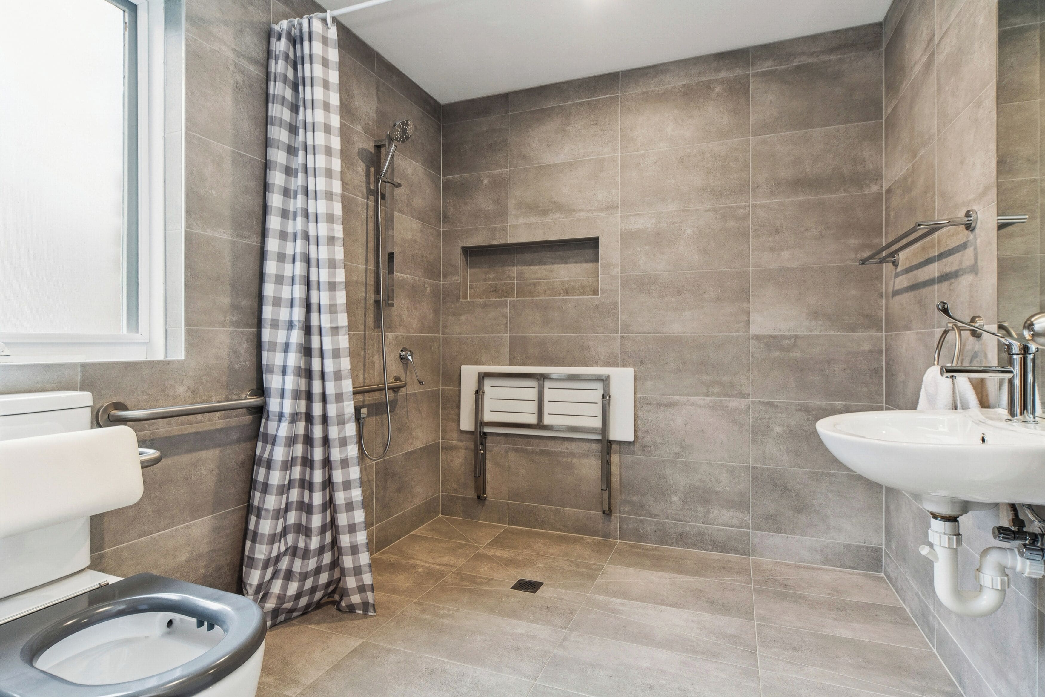 Senior Double Room | Bathroom