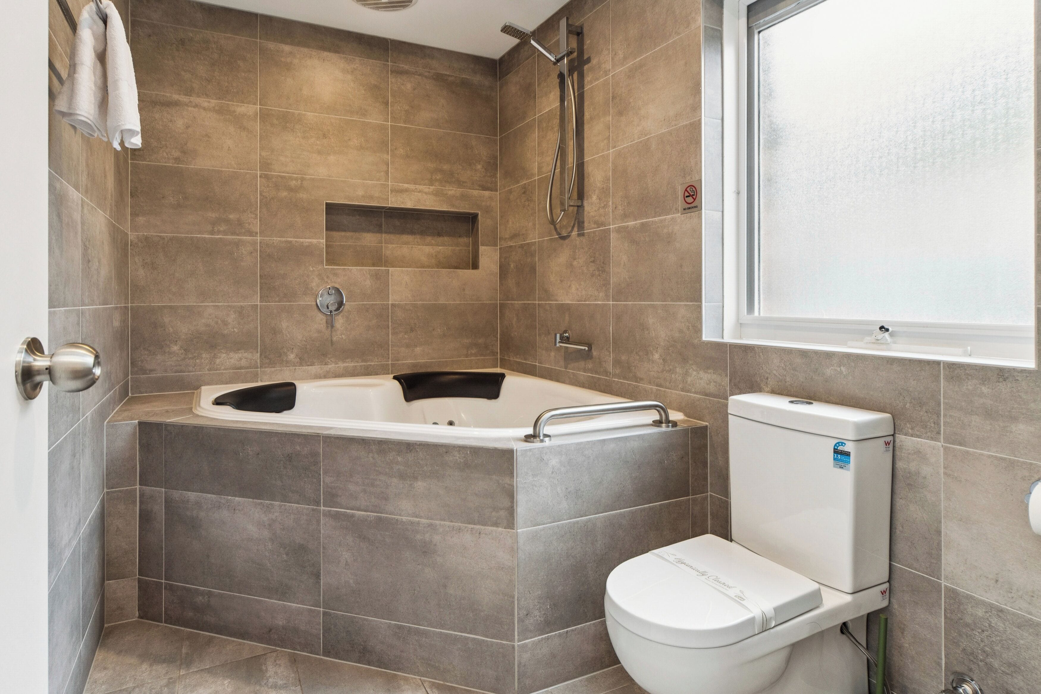 Luxury Double Room | Bathroom | Shower, hair dryer, towels, soap