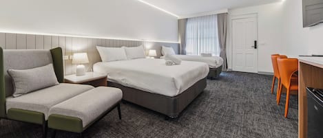 Superior Twin Room | Desk, laptop workspace
