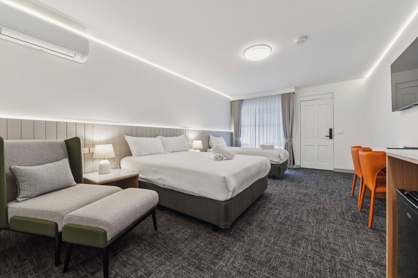 Superior Twin Room | Desk, laptop workspace