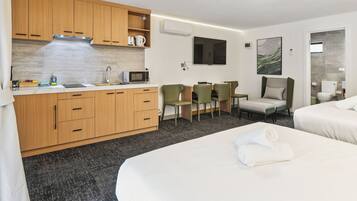 Superior Quadruple Room | Desk, laptop workspace