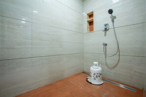 Deluxe Room | Bathroom - Antaraa Residency LLP (Arumuganeri)