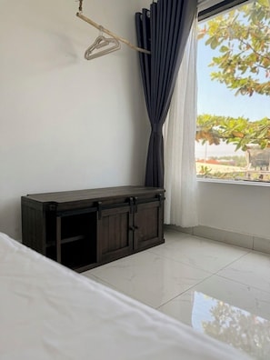 Habitación doble Deluxe, balcón, vista al jardín | Cortinas blackout, insonorización y wifi gratis 