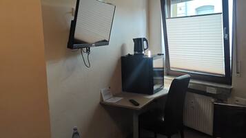 Bureau, espace de travail pour ordinateur portable, Wi-Fi gratuit