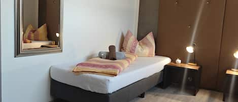 Classic Twin Room, Private Bathroom