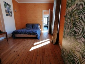 3 chambres, fer et planche Ă repasser, Wi-Fi, draps fournis