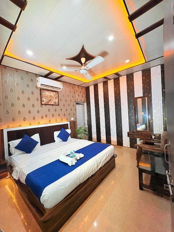 Deluxe Double Room - Hotel Saksham Palace (Ayodhya)