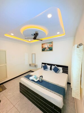 Deluxe Double Room - Hotel Saksham Palace (Ayodhya)