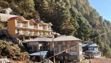 Dobbelt- eller tomannsrom – deluxe, privat bad, fjellutsikt | Eksteriør