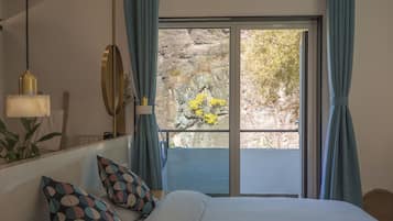 Basic Double Room, 1 Bedroom, Mountain View | Free WiFi