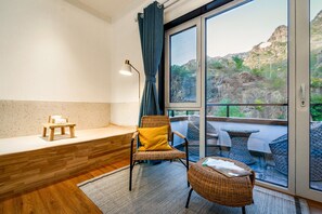 Basic Double Room, 1 Bedroom, Mountain View | Interior