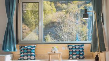 Basic Double Room, Mountain View | Interior