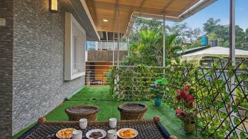 Deluxe Villa | Property grounds