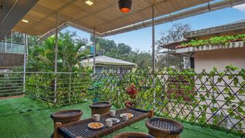 Deluxe Villa | Outdoor dining