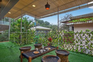 Deluxe Villa | Outdoor dining - Alaya Stays Lavender Hills 3BHK Villa (Lonavala)
