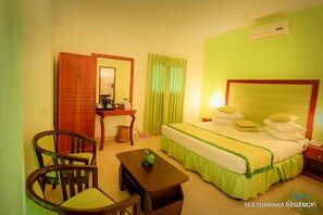 Quarto casal luxo, vista para o jardim