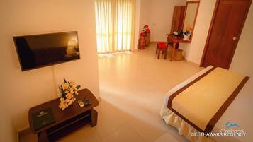 Luxury Double Room, 1 Queen Bed, Pool View