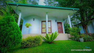 Luxury Double Room, 1 Queen Bed, Pool View | Exterior