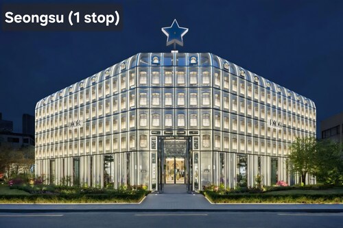 3-bedroom Villa in Central Seoul with Cool AC