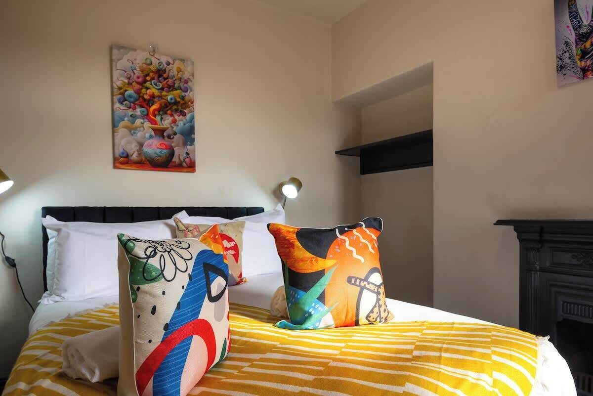 4 slaapkamers, een strijkplank/strijkijzer, gratis wifi, beddengoed