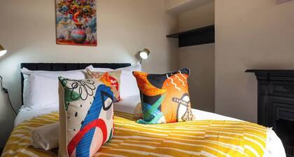 Amen Hull Comfort 4BR Home | 2 Bathrooms | Central
