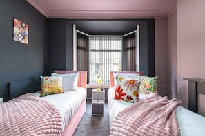 4 bedrooms, iron/ironing board, free WiFi, bed sheets - Hull Comfort 4BR Amen Home | 2 Bathrooms | Central (Kingston upon Hull)