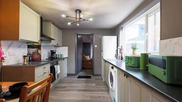 Coffee/tea maker, fridge, microwave, oven