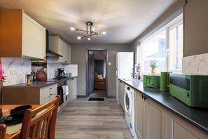 Coffee/tea maker, fridge, microwave, oven