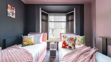 4 slaapkamers, een strijkplank/strijkijzer, gratis wifi, beddengoed