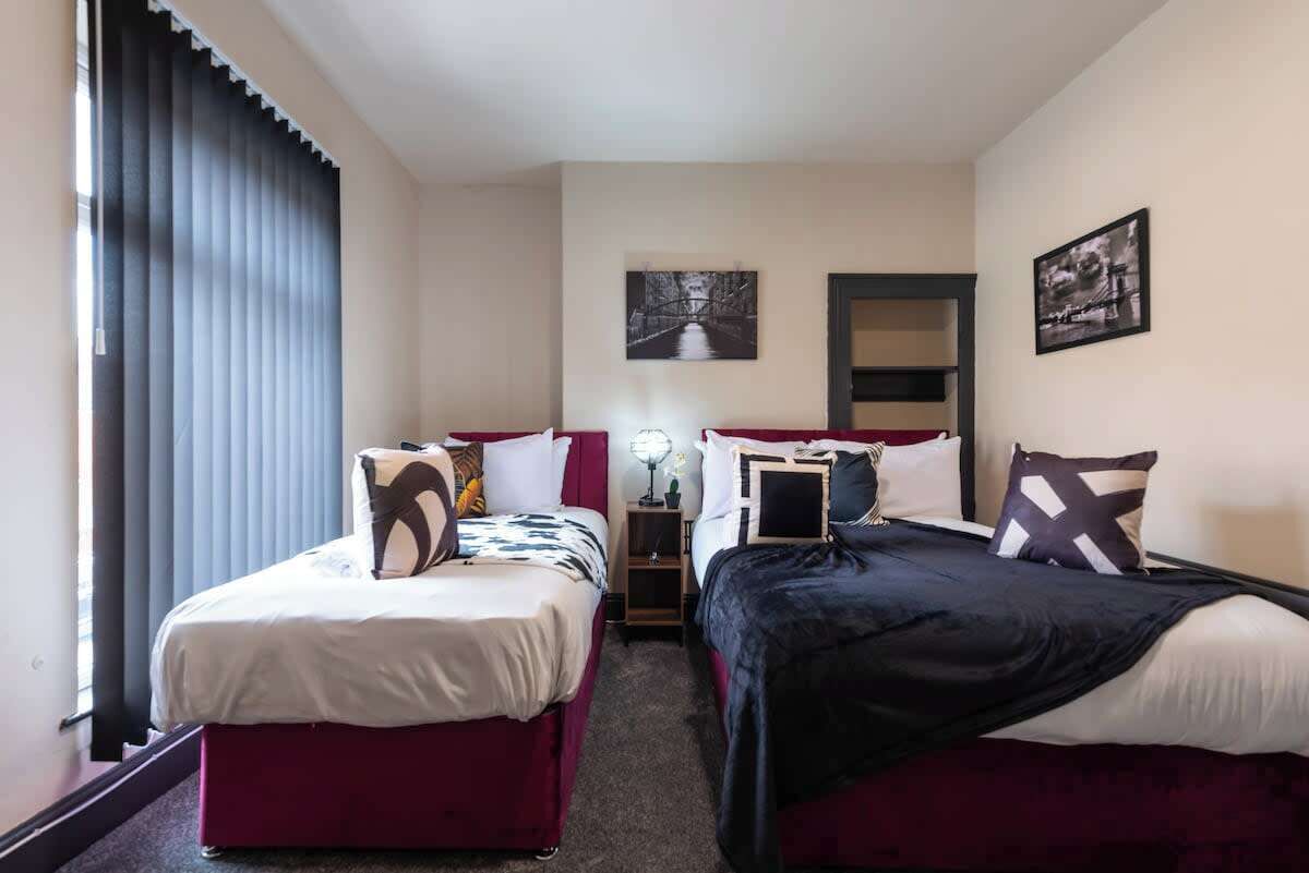 4 slaapkamers, een strijkplank/strijkijzer, gratis wifi, beddengoed