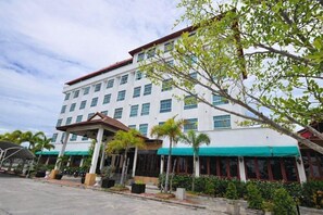 Exterior - Lertthanee Hotel (Suphan Buri)