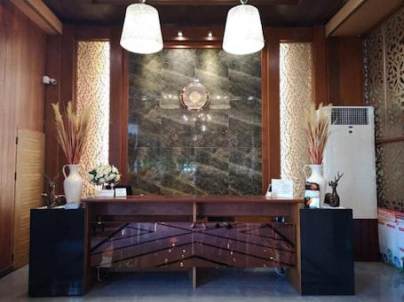 Lobby. Lertthanee Hotel