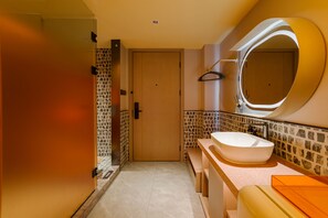 Shower, free toiletries, hair dryer, slippers - Super-Times Hotel (Guangzhou)