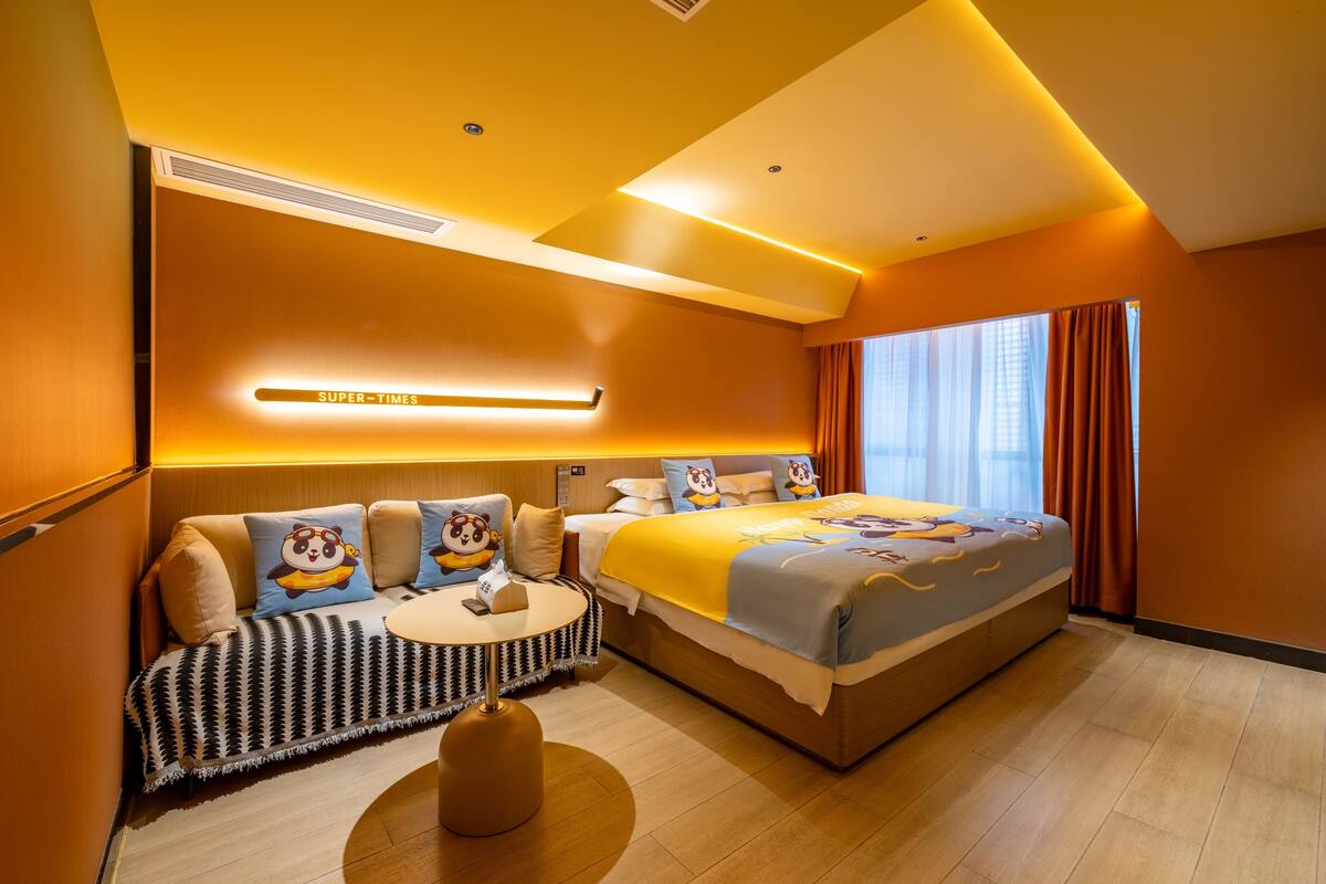 ห้องแฟมิลี่สำหรับสี่ท่าน, วิวเมือง | ตู้นิรภัยในห้องพัก, ผ้า  ม่านกันแสง, ห้องเก็บเสียง, เตารีด/โต๊ะรีดผ้า