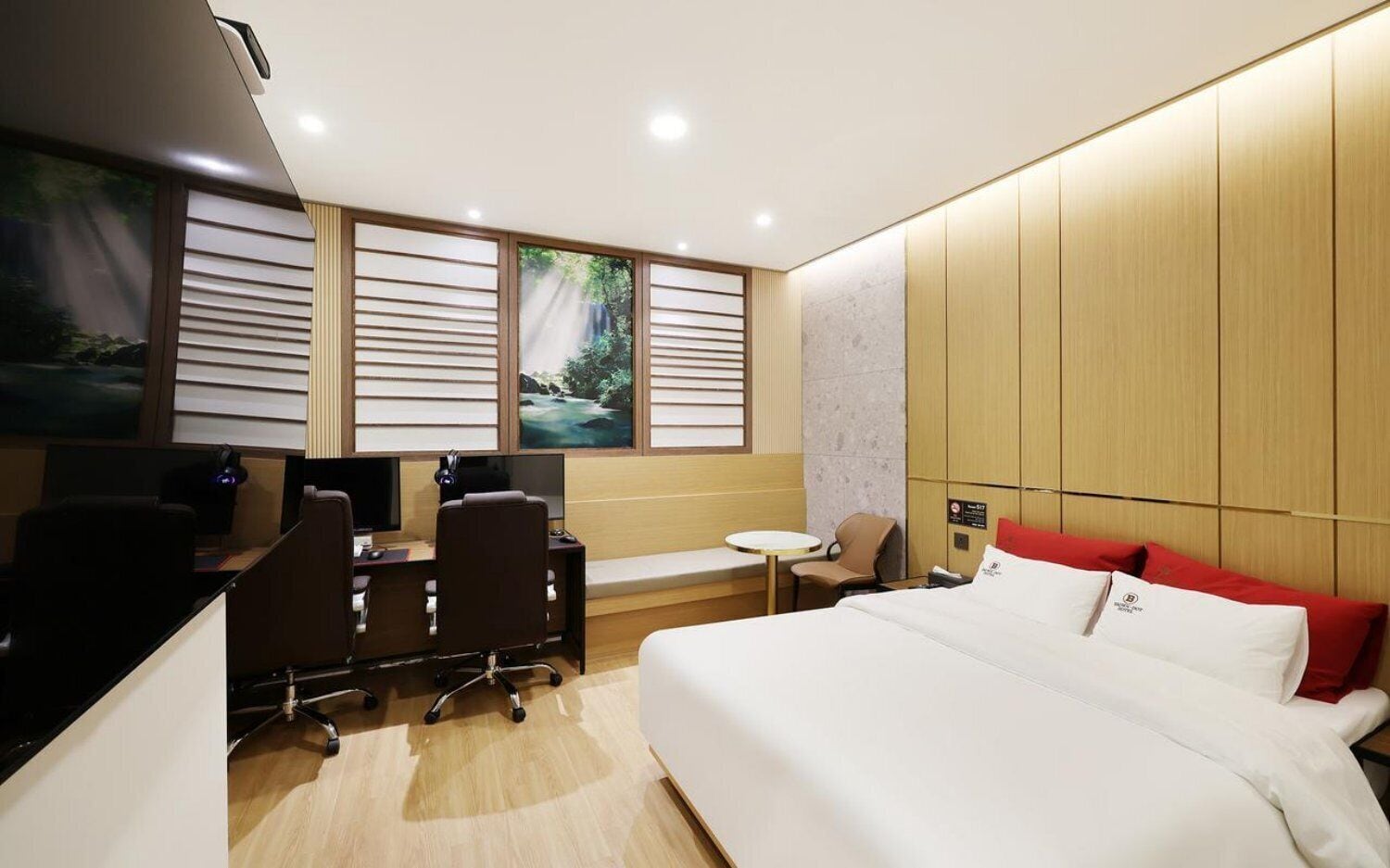 Special Offer-Premium 2PC (5F), No Parking | Premium bedding, memory foam beds, desk, free WiFi